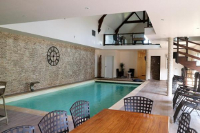 Gîte Jet d'eau avec piscine intérieure 30 minutes Versailles